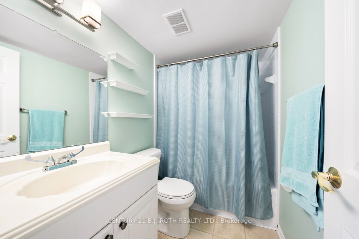 7811 Yonge St, #404
