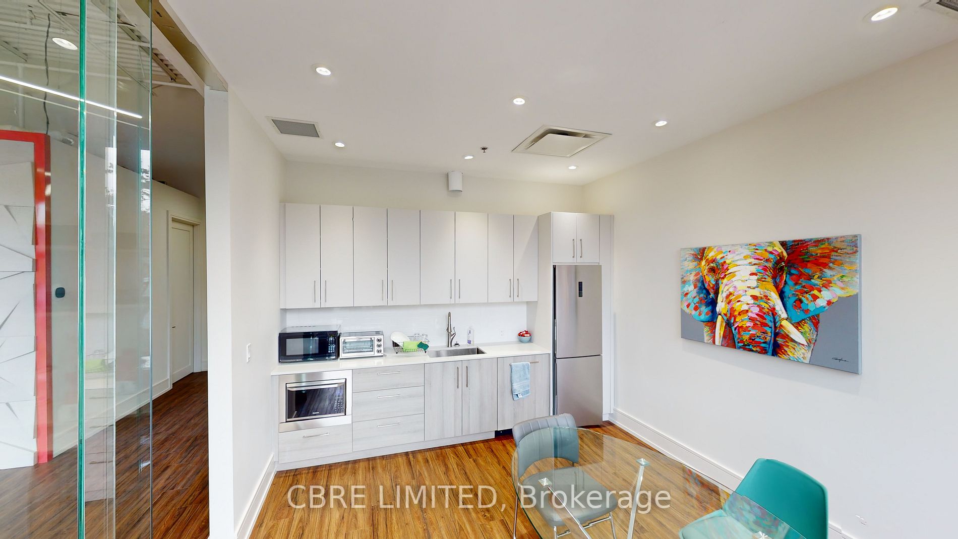 100 West Beaver Creek Rd W, #17-18