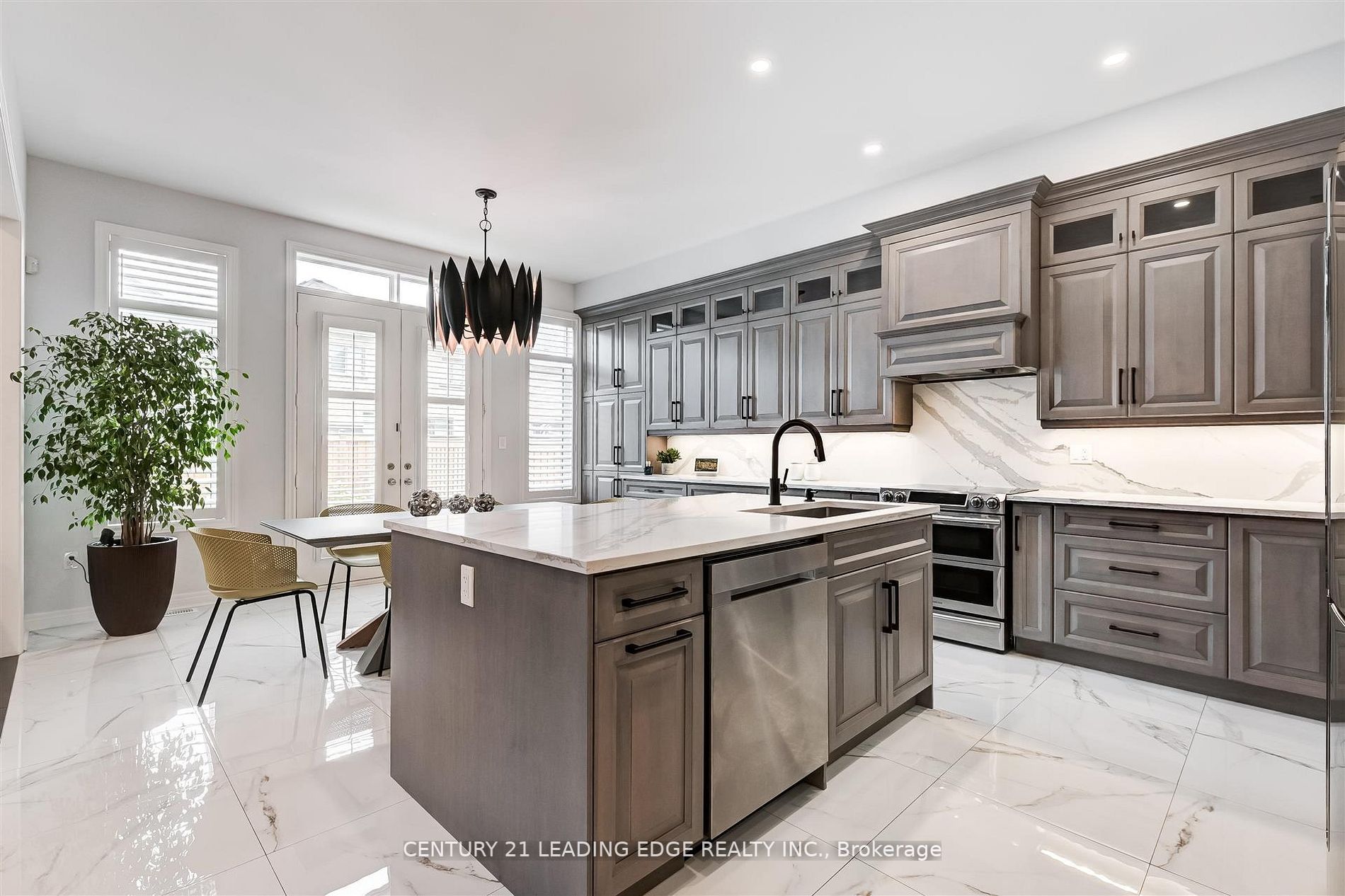 284 Inverness Way