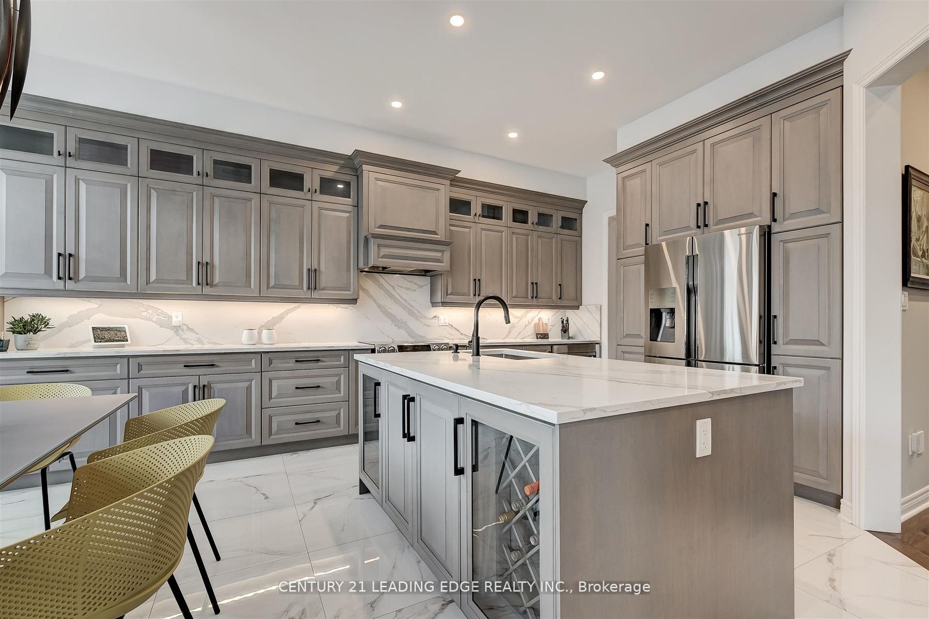 284 Inverness Way