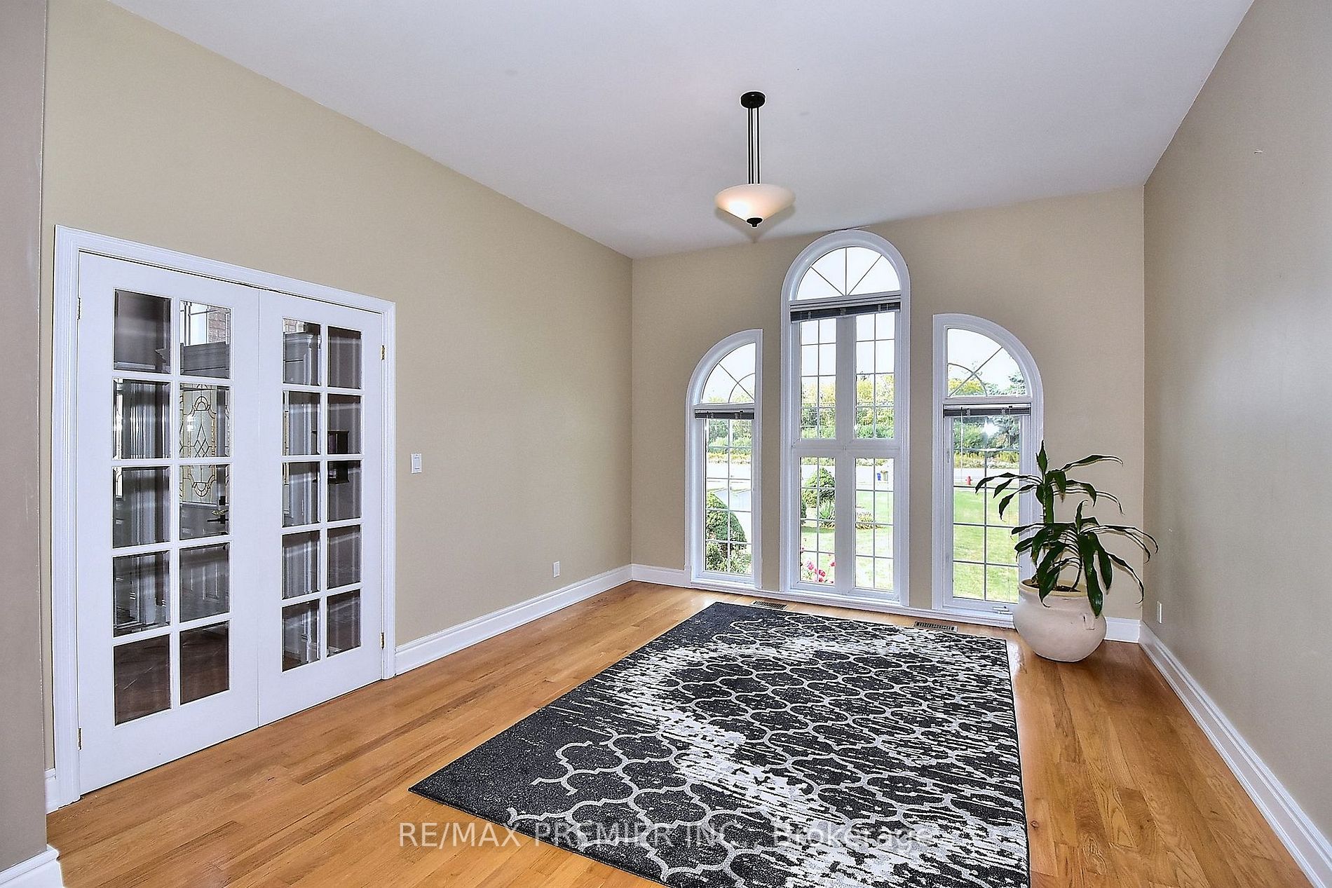 9661 Bathurst St