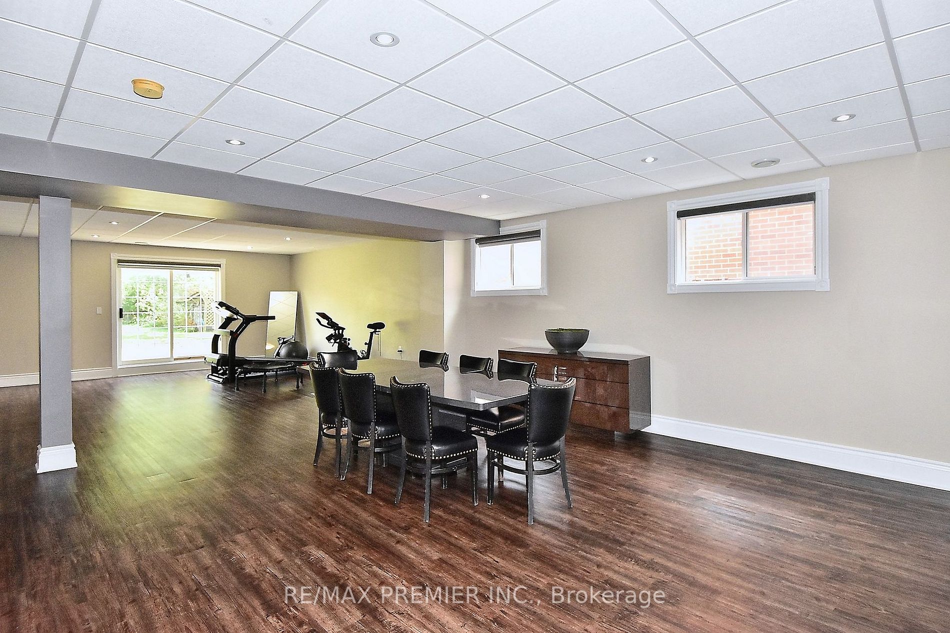 9661 Bathurst St