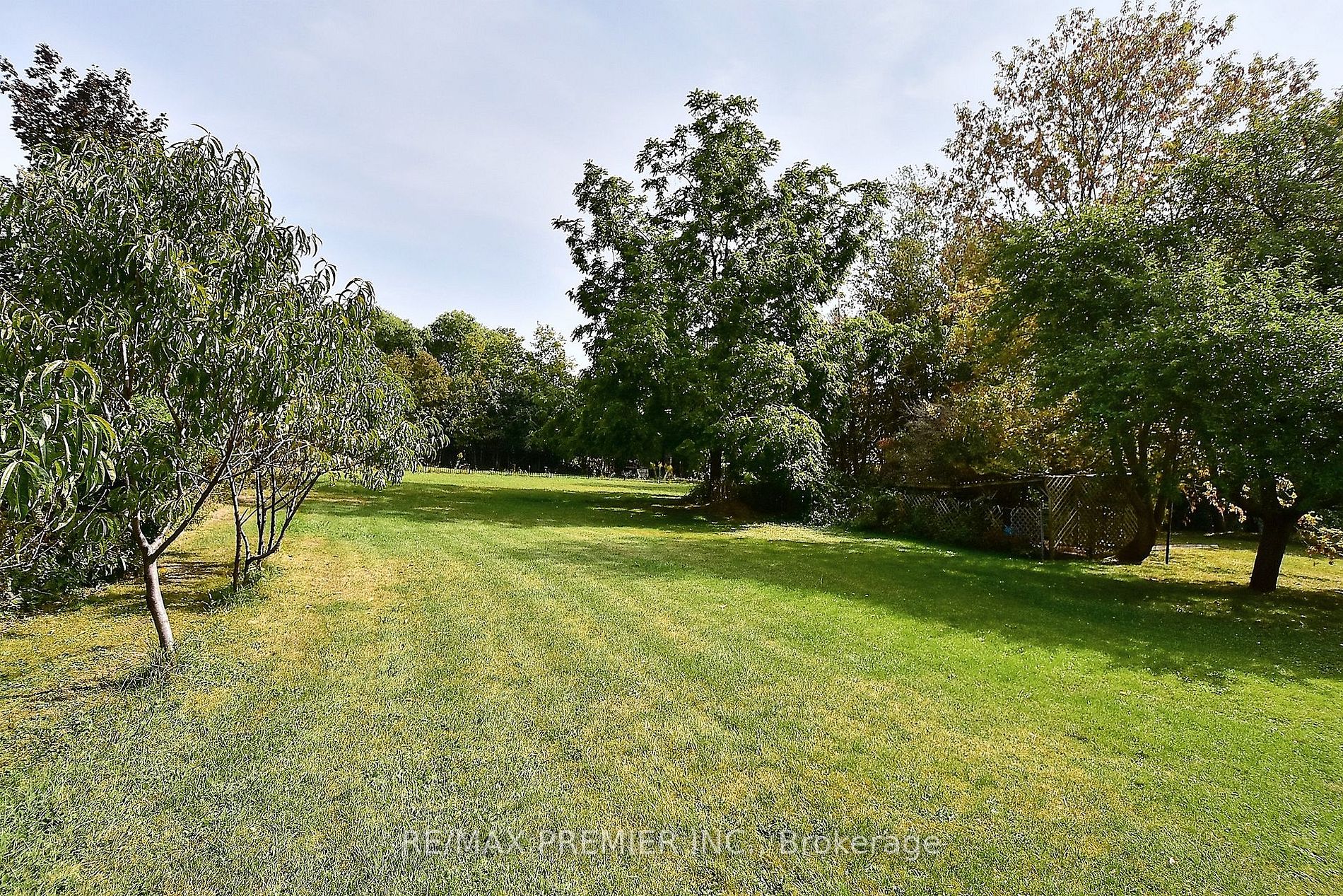 9661 Bathurst St