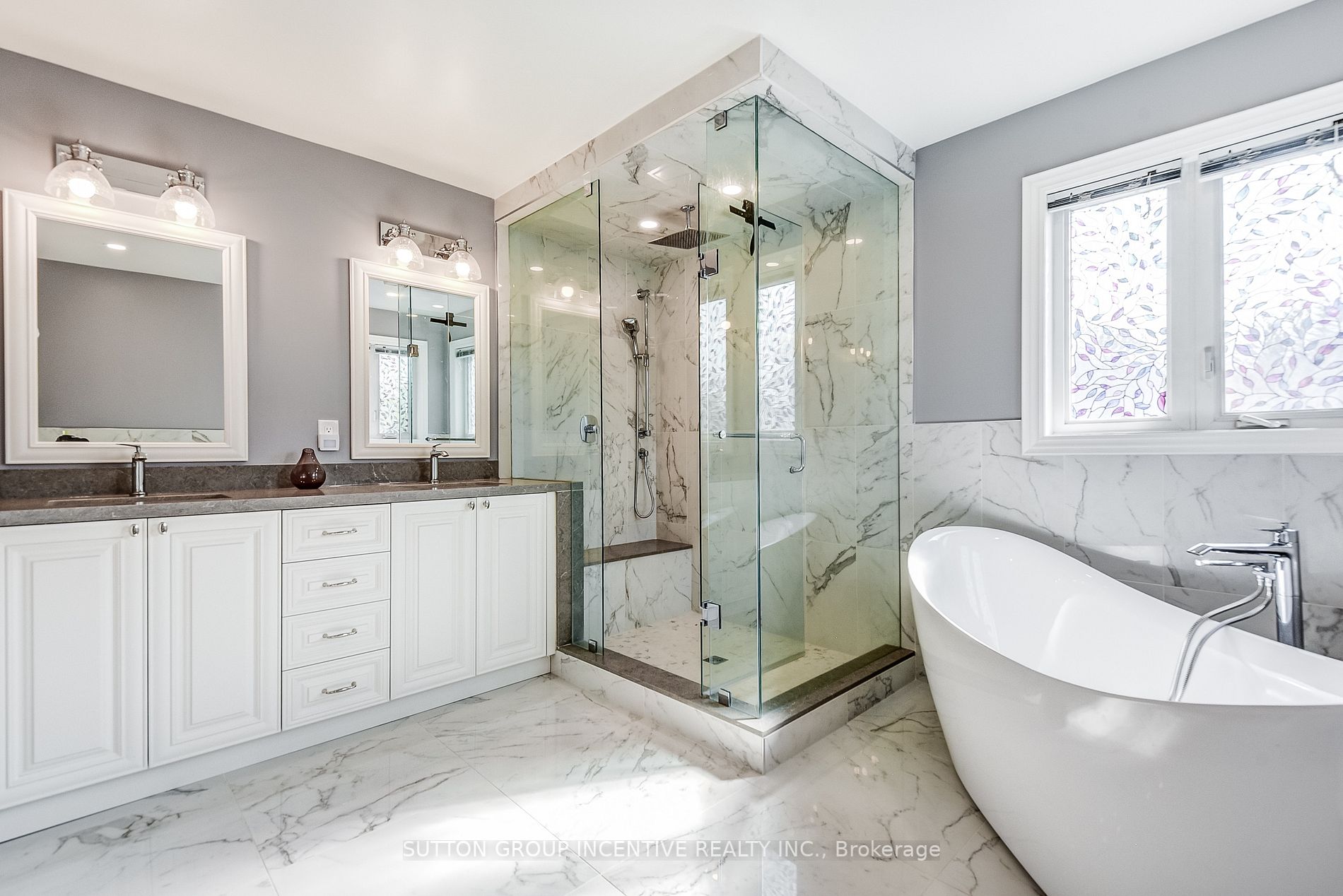 133 Carlyle Cres