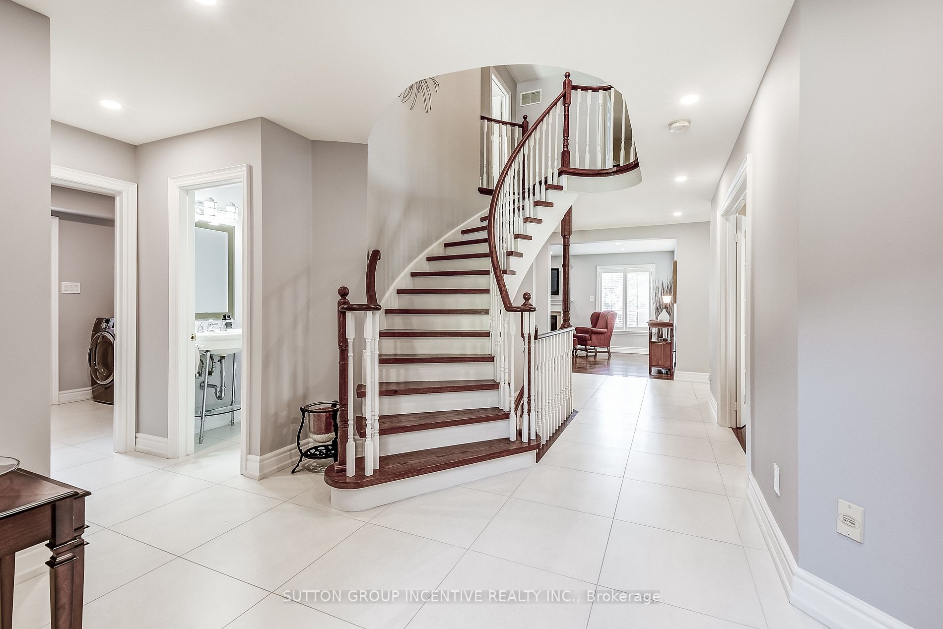 133 Carlyle Cres