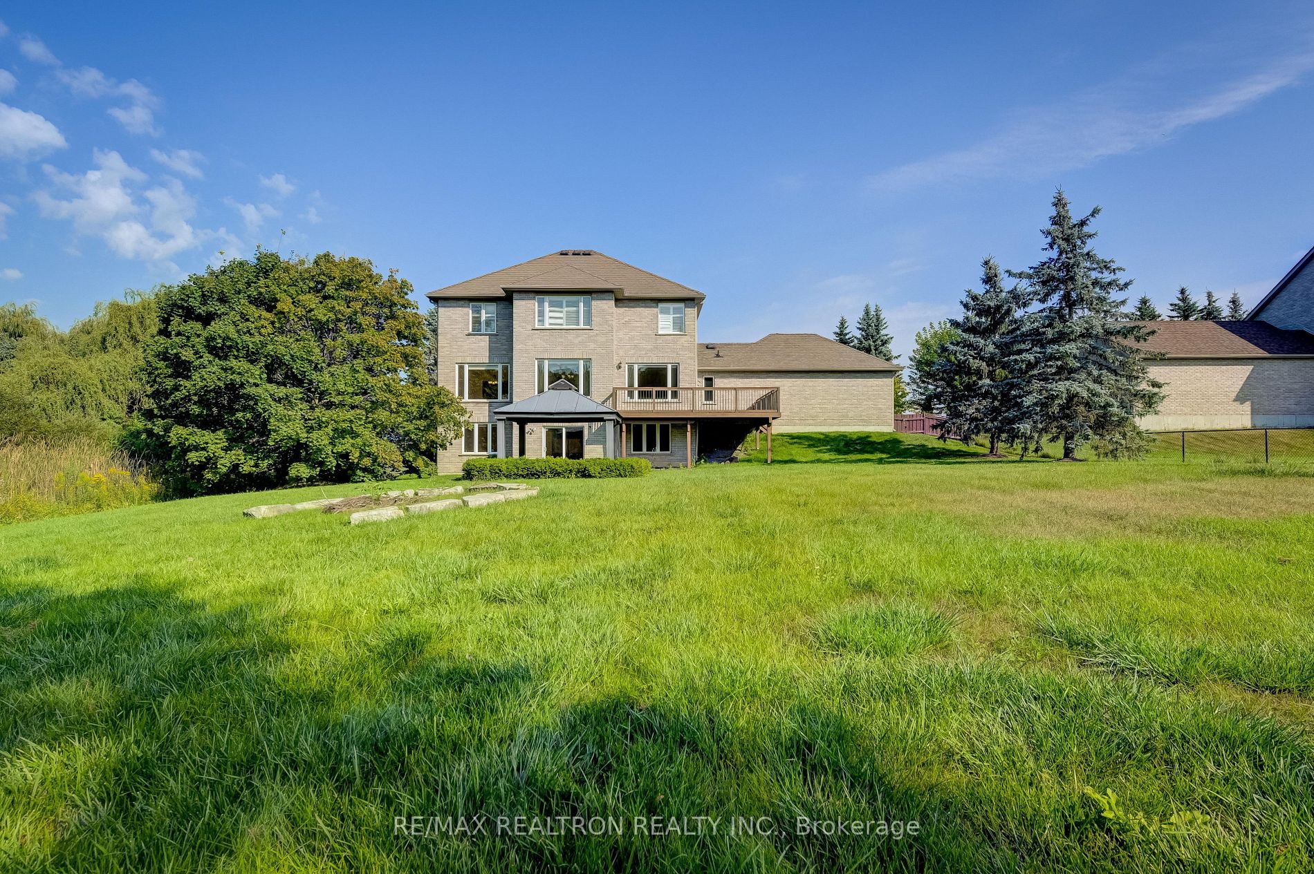 1911 Mount Albert Rd