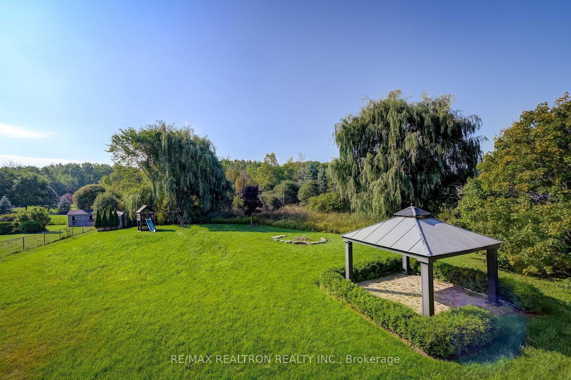 1911 Mount Albert Rd