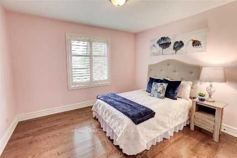 1911 Mount Albert Rd