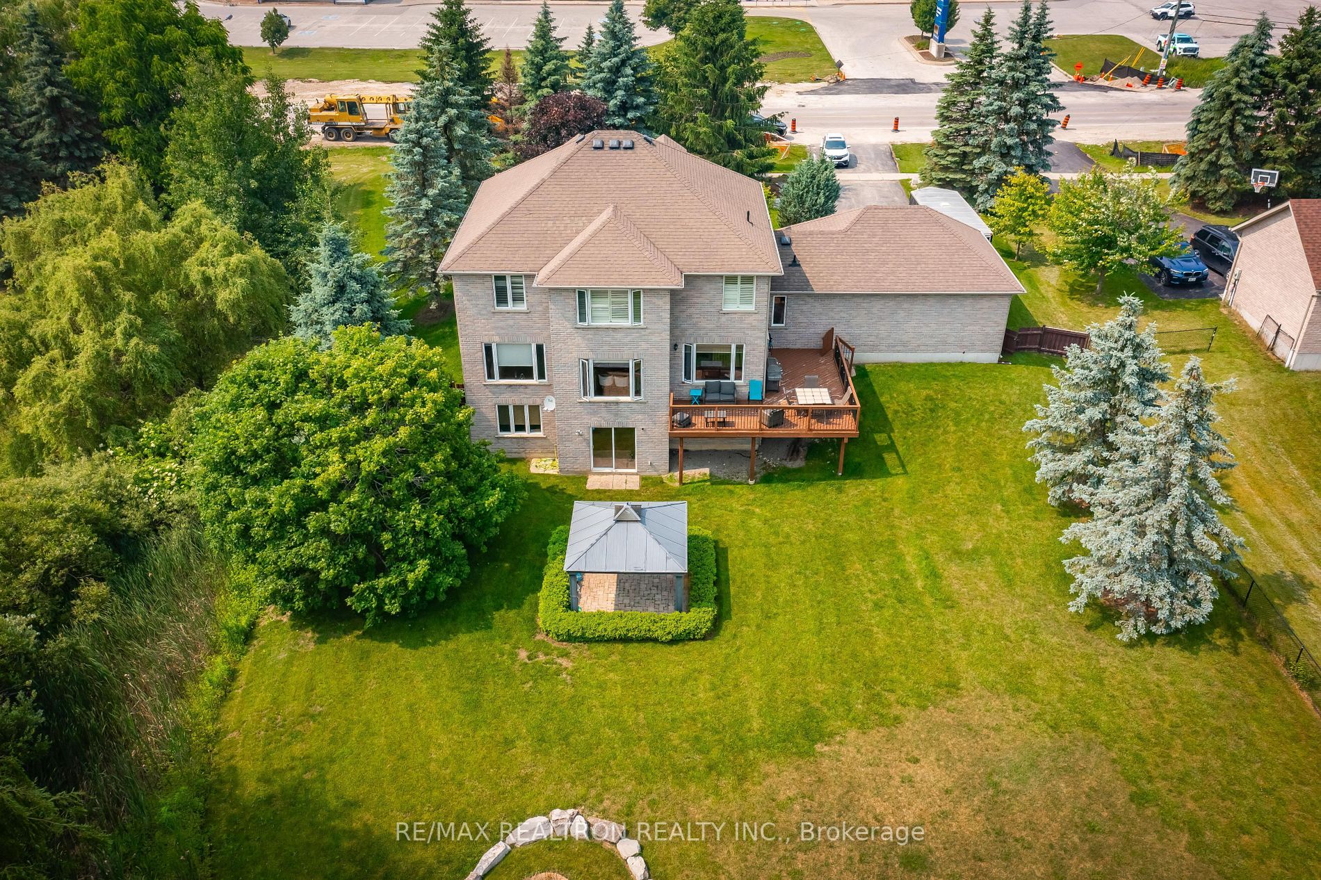 1911 Mount Albert Rd