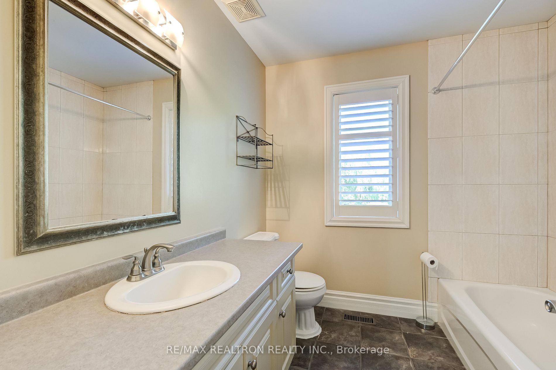 1911 Mount Albert Rd