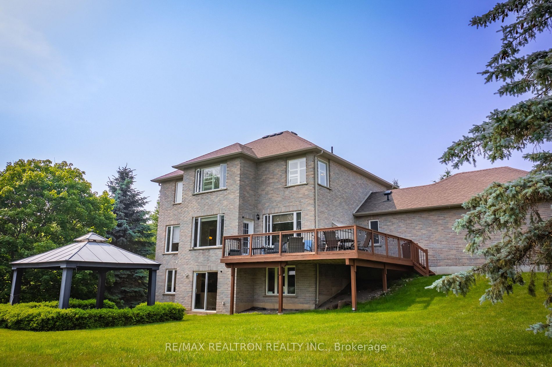 1911 Mount Albert Rd