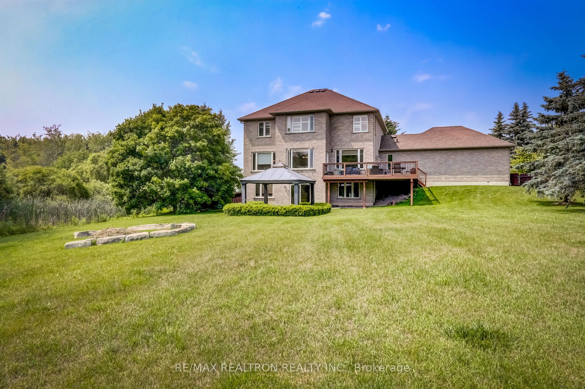 1911 Mount Albert Rd