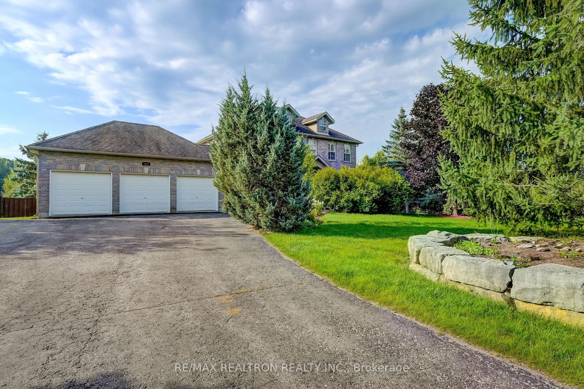 1911 Mount Albert Rd