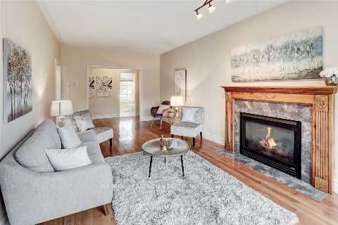 1911 Mount Albert Rd