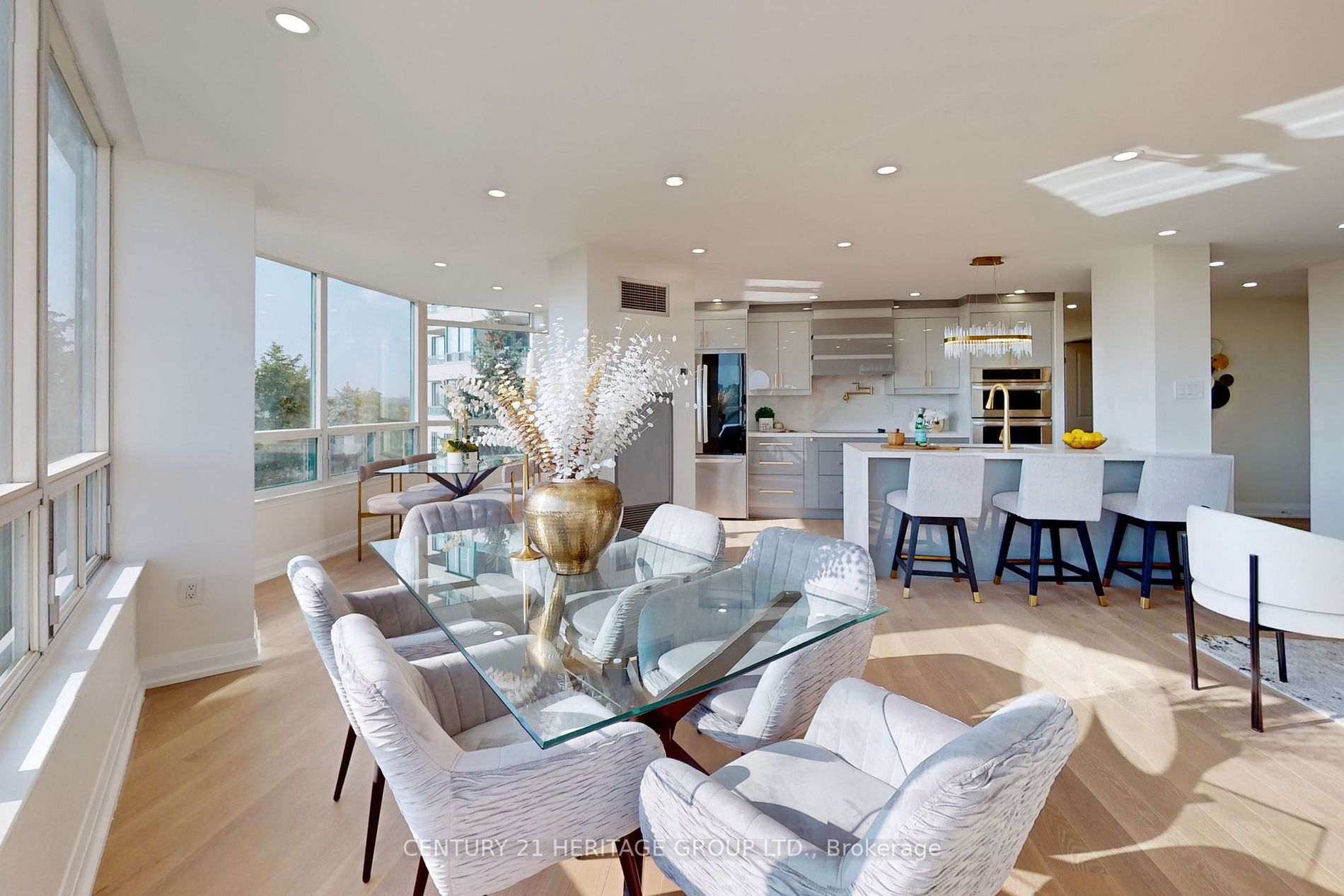 7250 Yonge Street, #607
