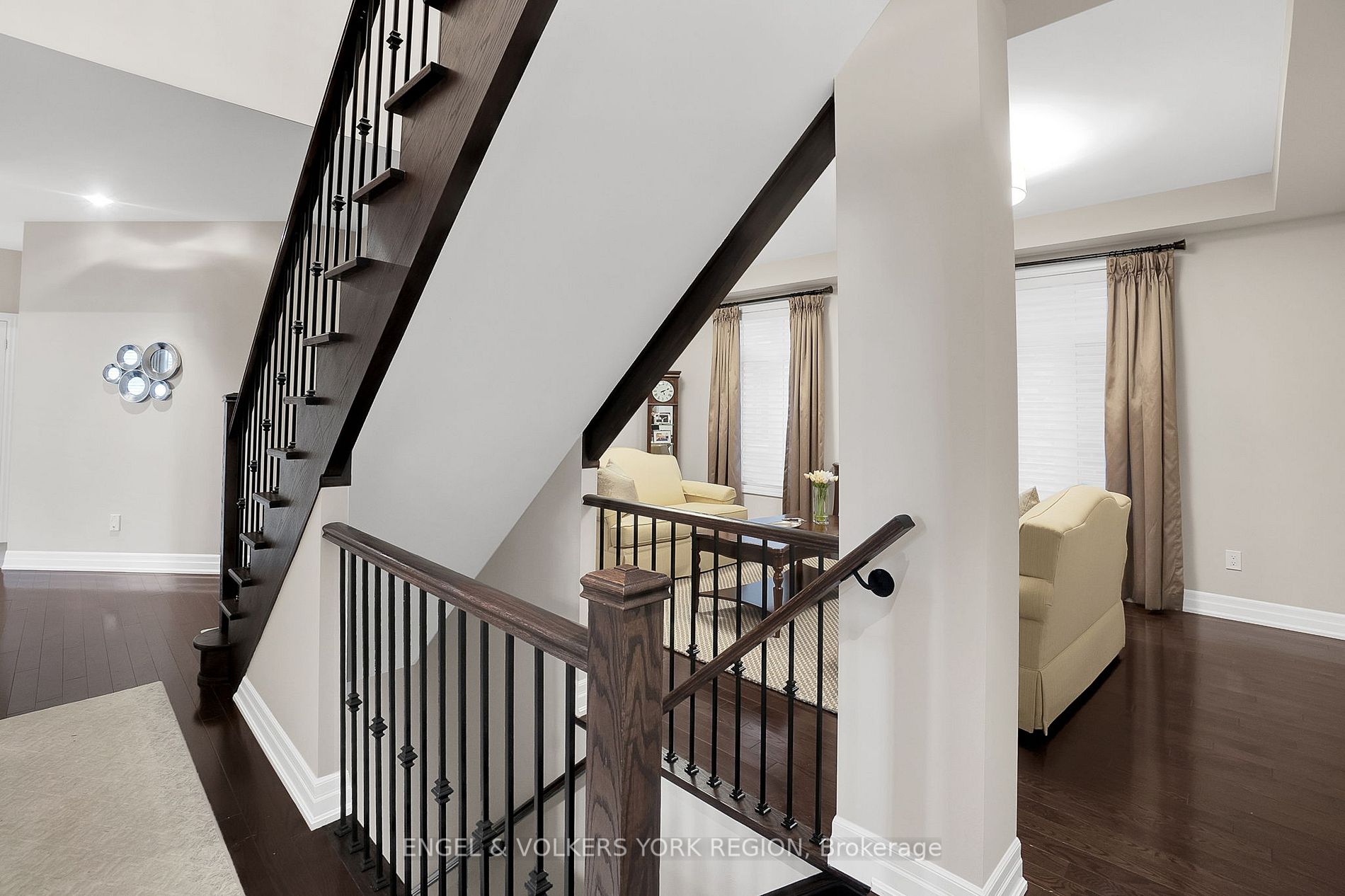 4 Sim Hill Cres