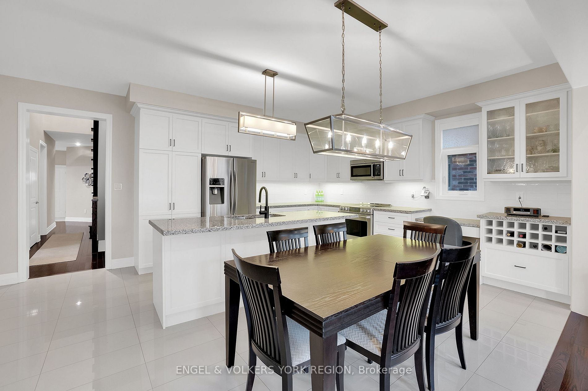 4 Sim Hill Cres