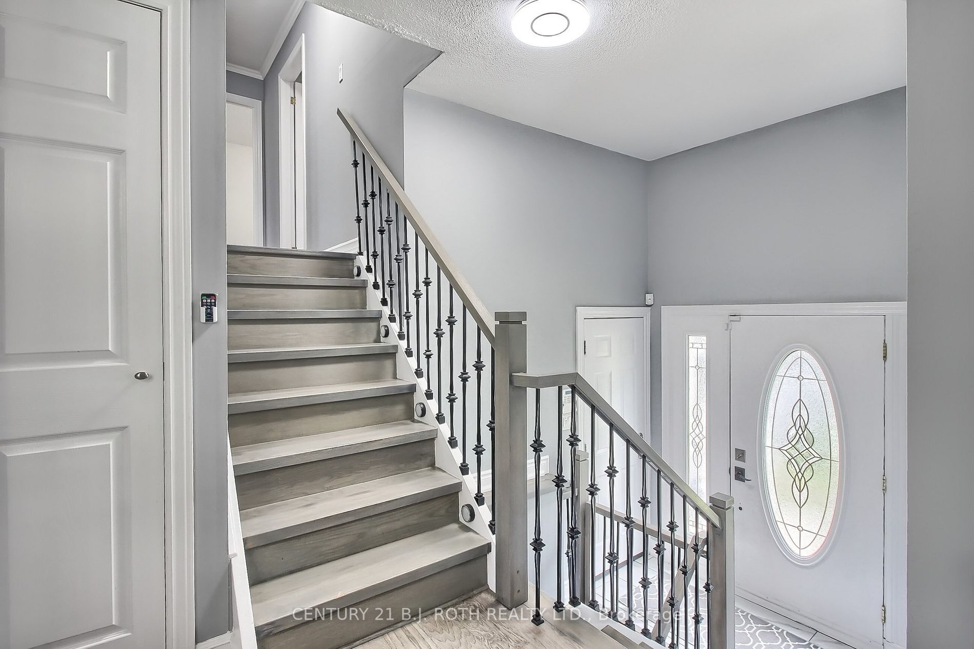 60 Oak Ave
