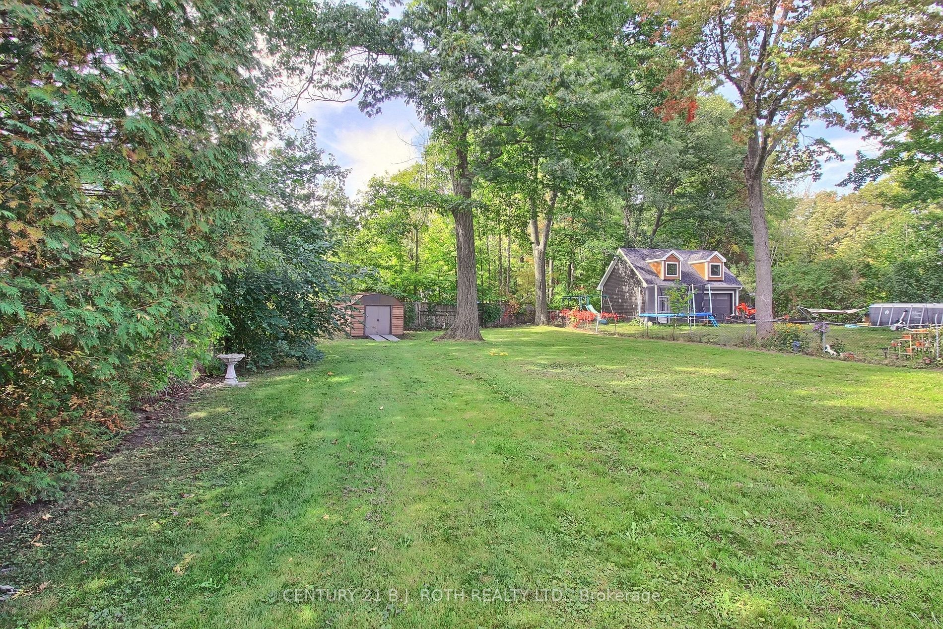60 Oak Ave