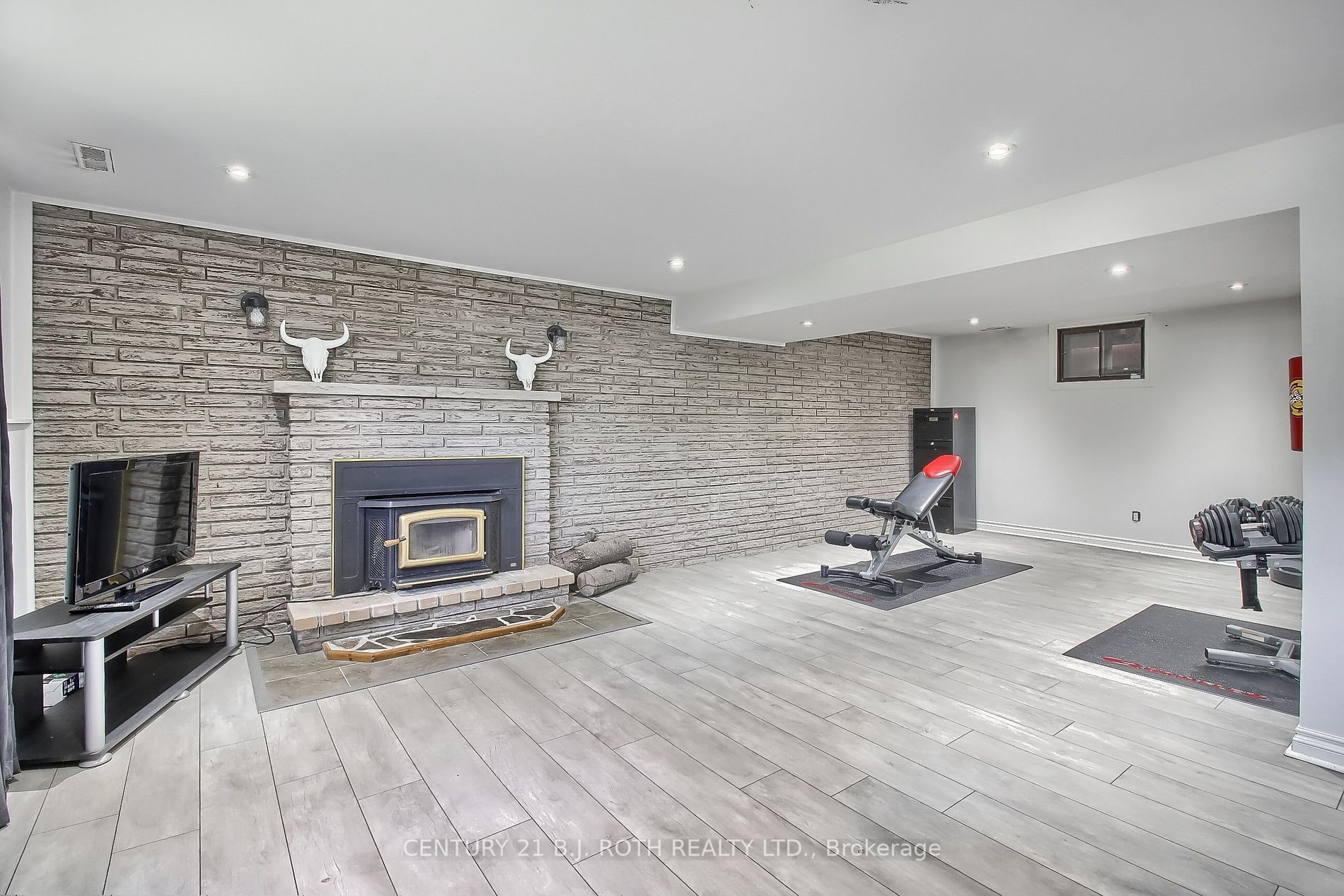 60 Oak Ave