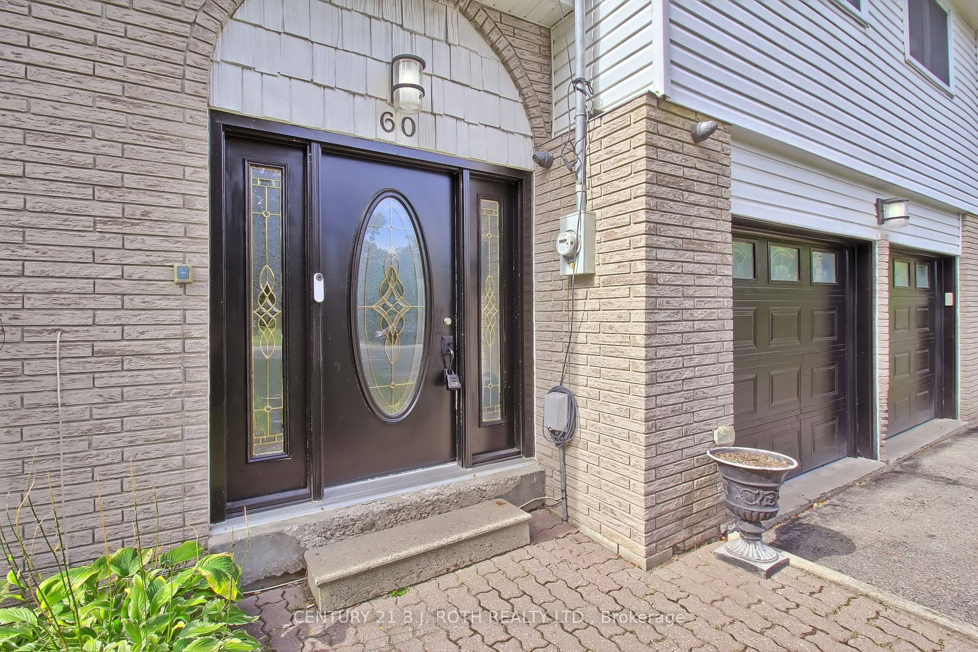 60 Oak Ave