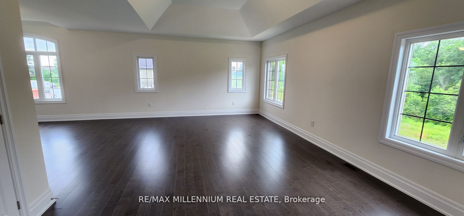 26 Enclave Crt