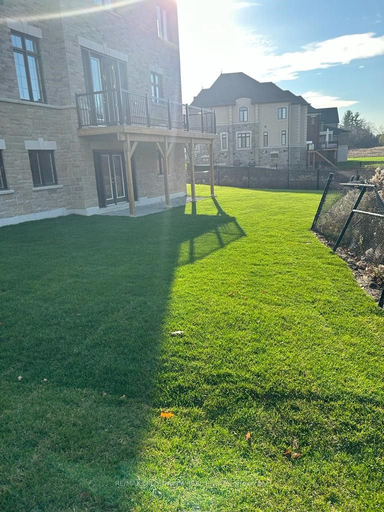26 Enclave Crt