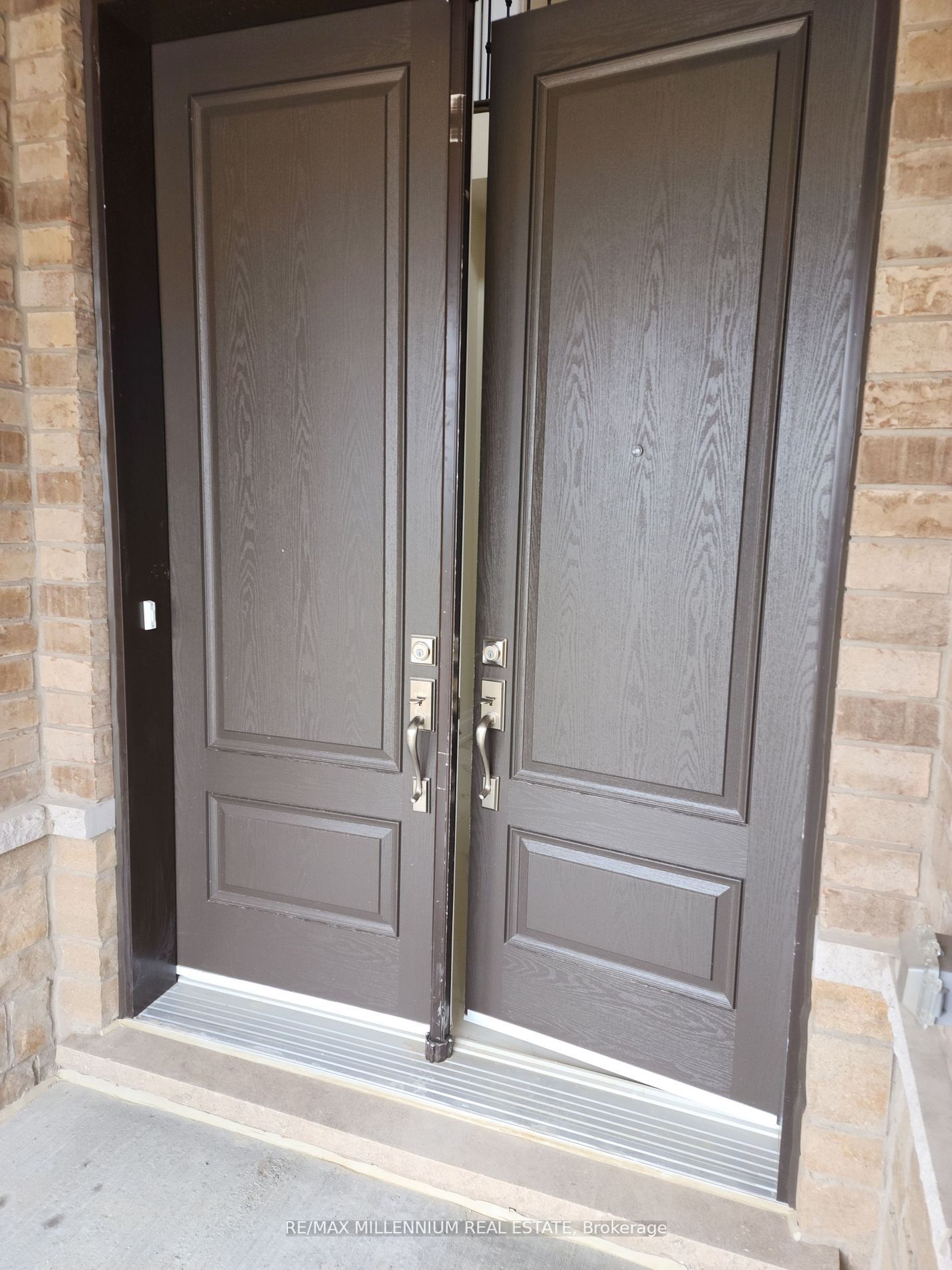 26 Enclave Crt