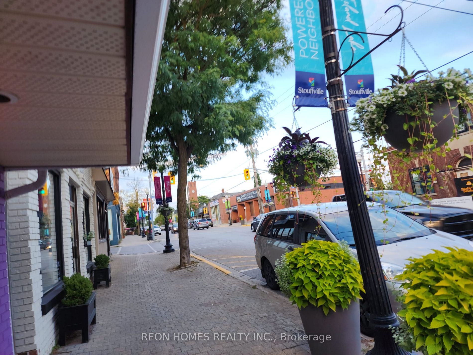 6252 Main St