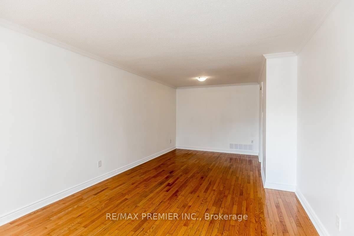122 Tupper St E, #Main