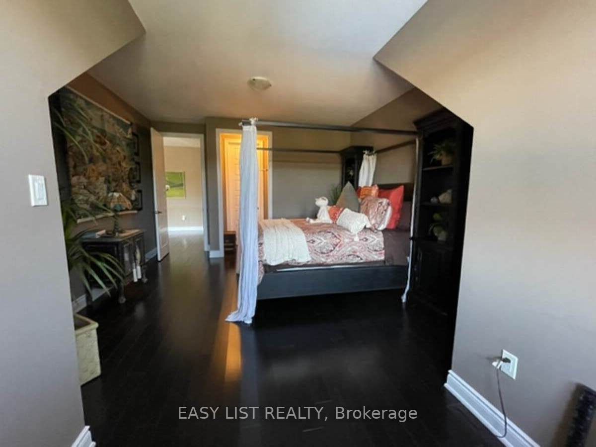 15 Pine Vista Ave