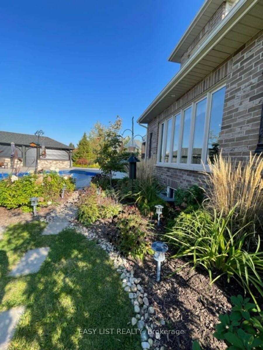 15 Pine Vista Ave