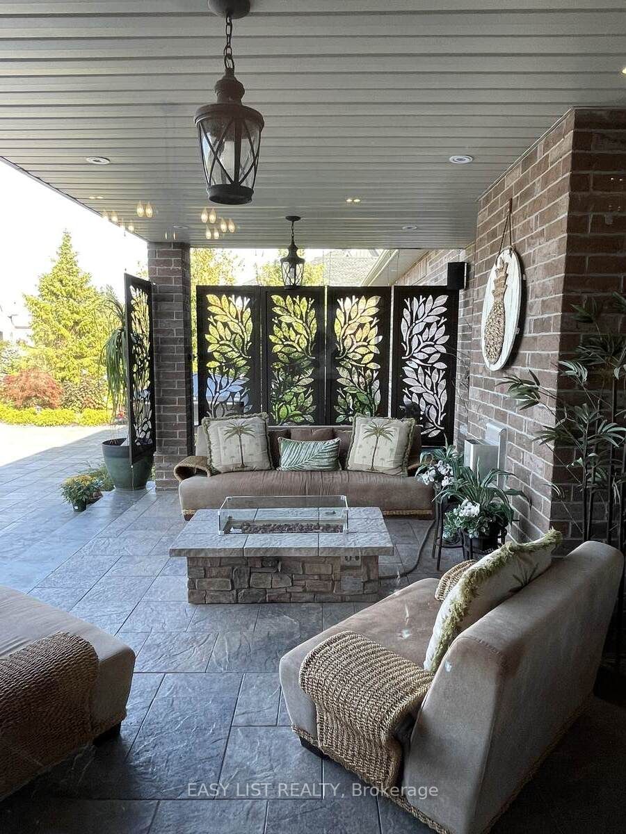 15 Pine Vista Ave