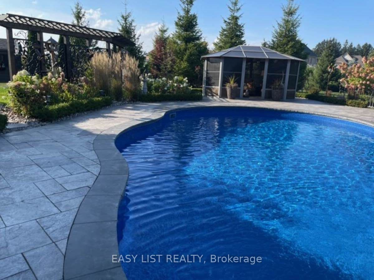 15 Pine Vista Ave