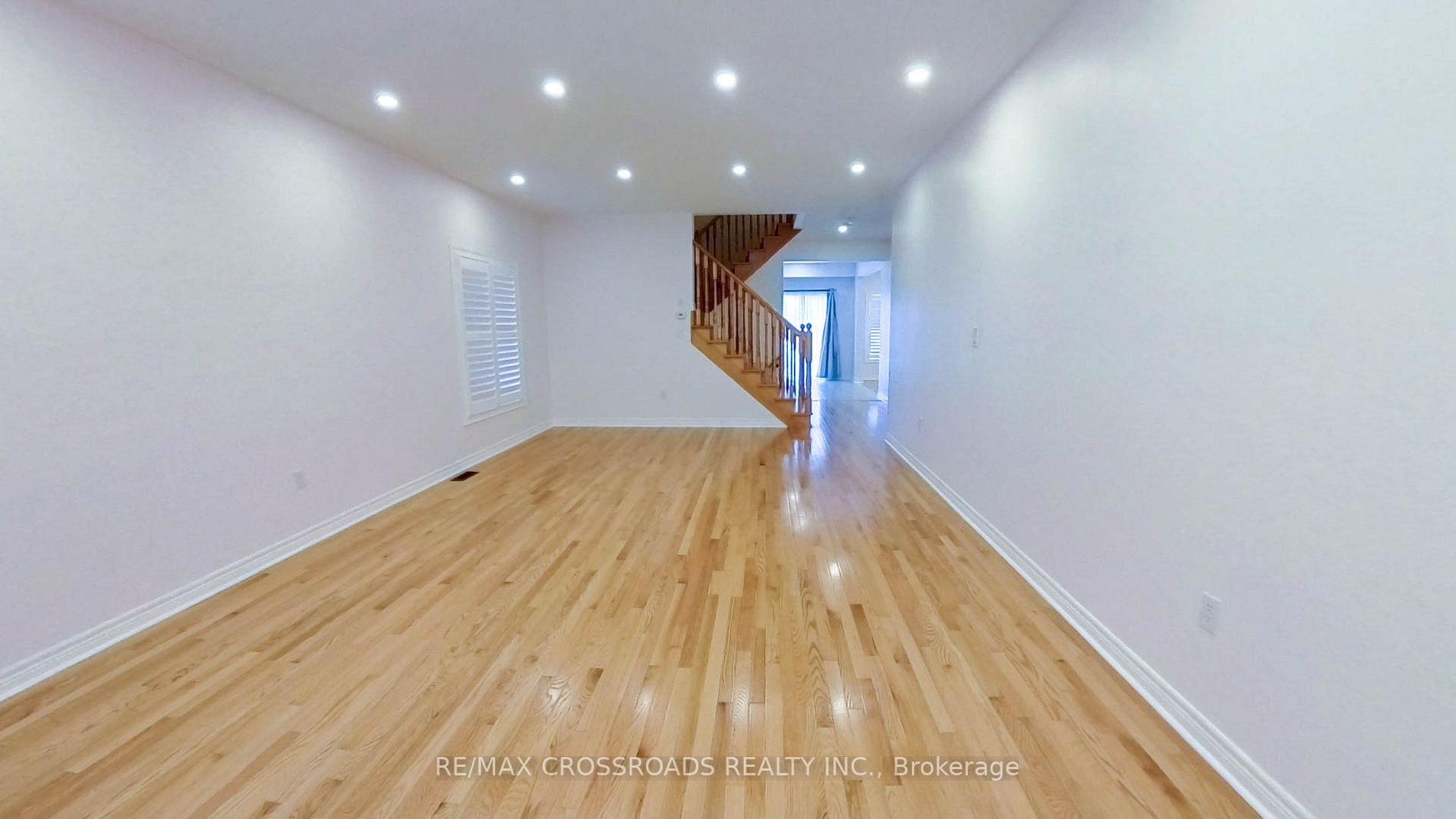 15 Flute St E