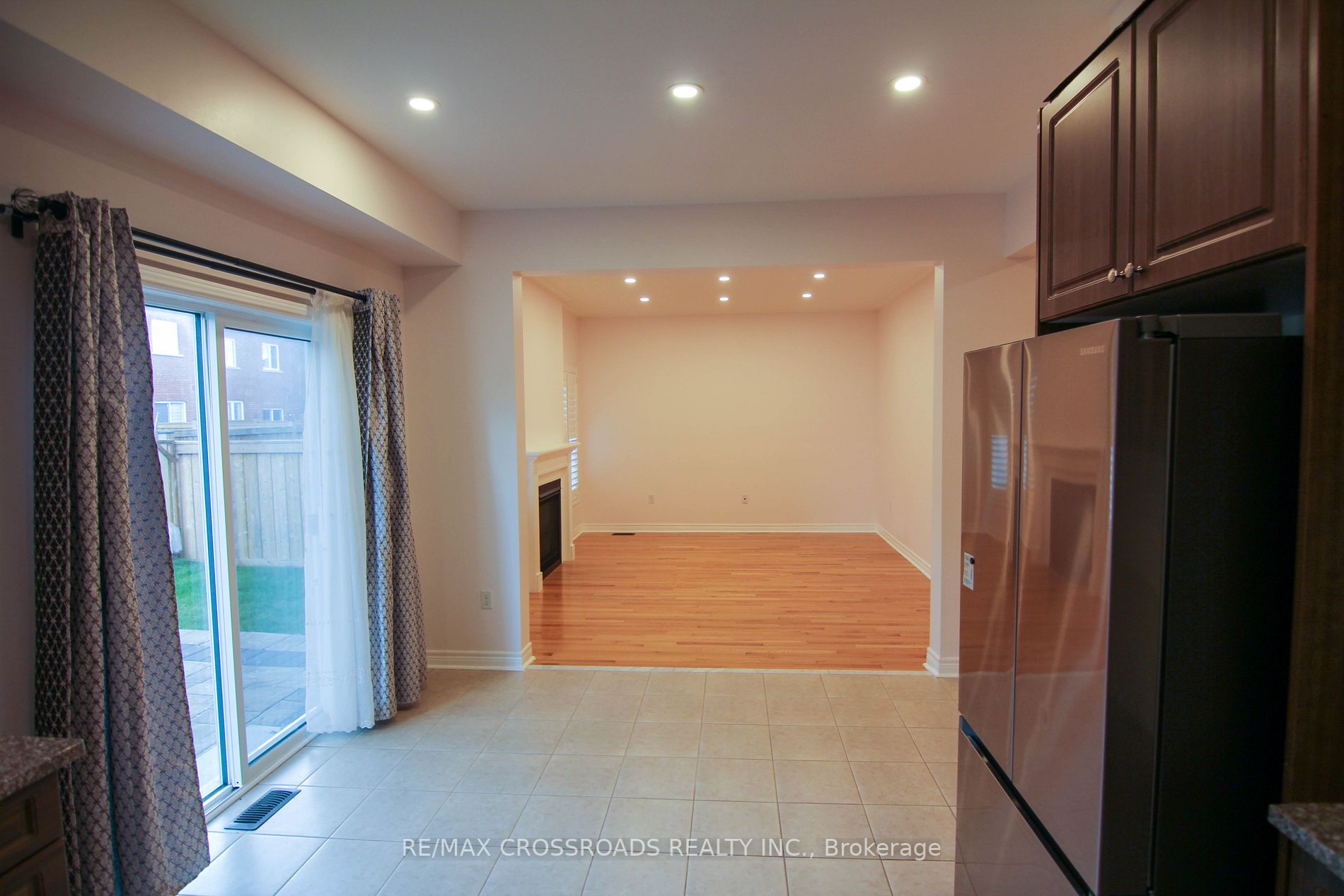 15 Flute St E