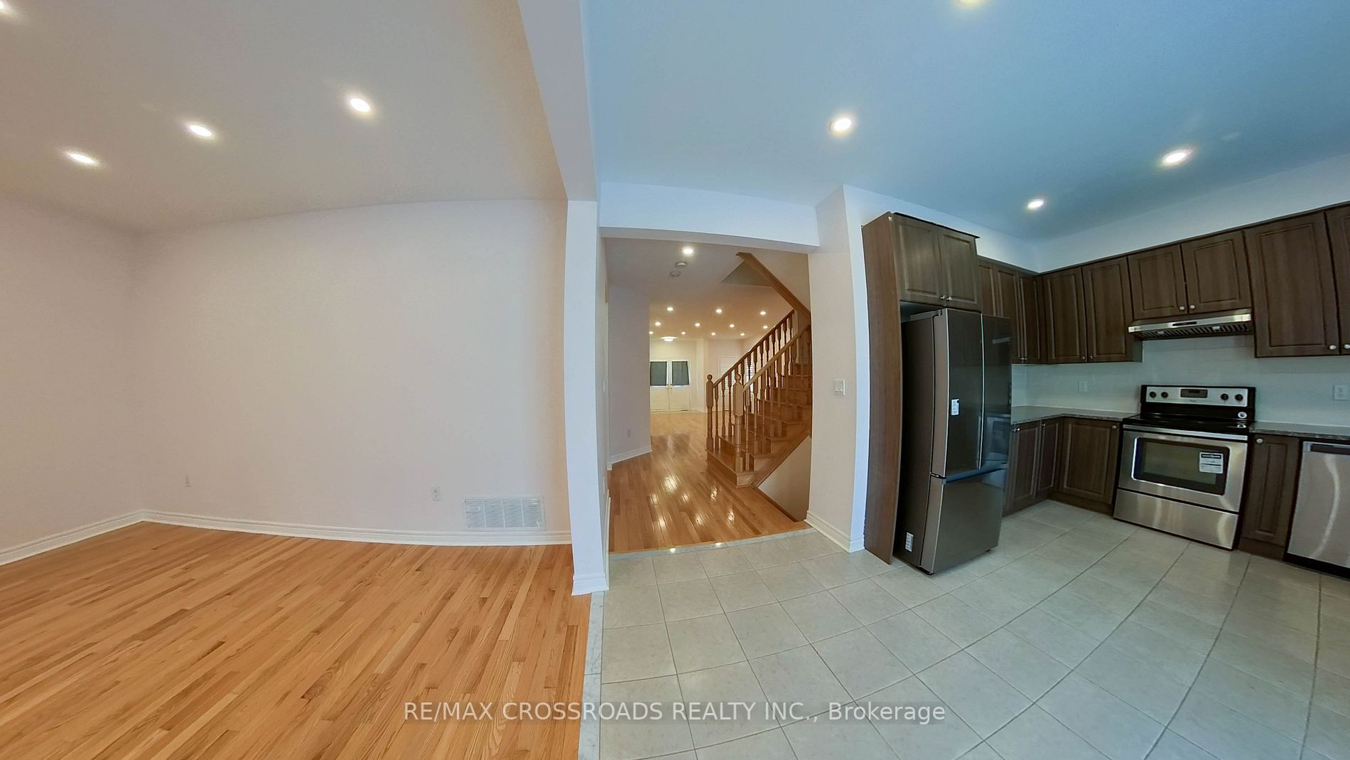 15 Flute St E