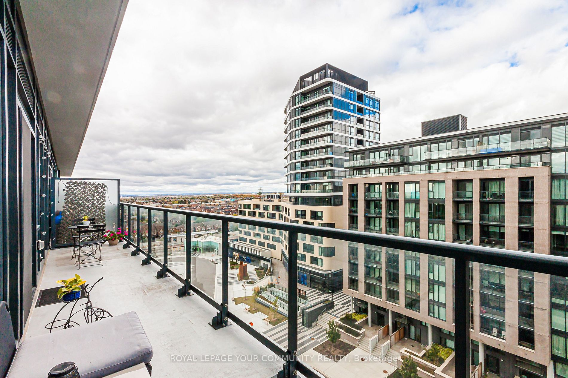 99 Eagle Rock Way N, #825