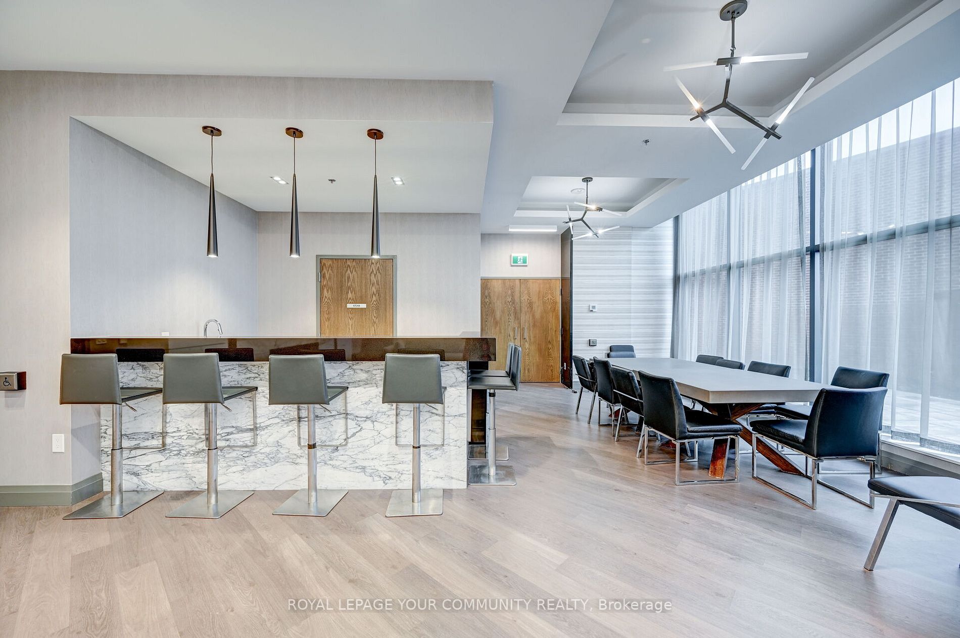 99 Eagle Rock Way N, #825