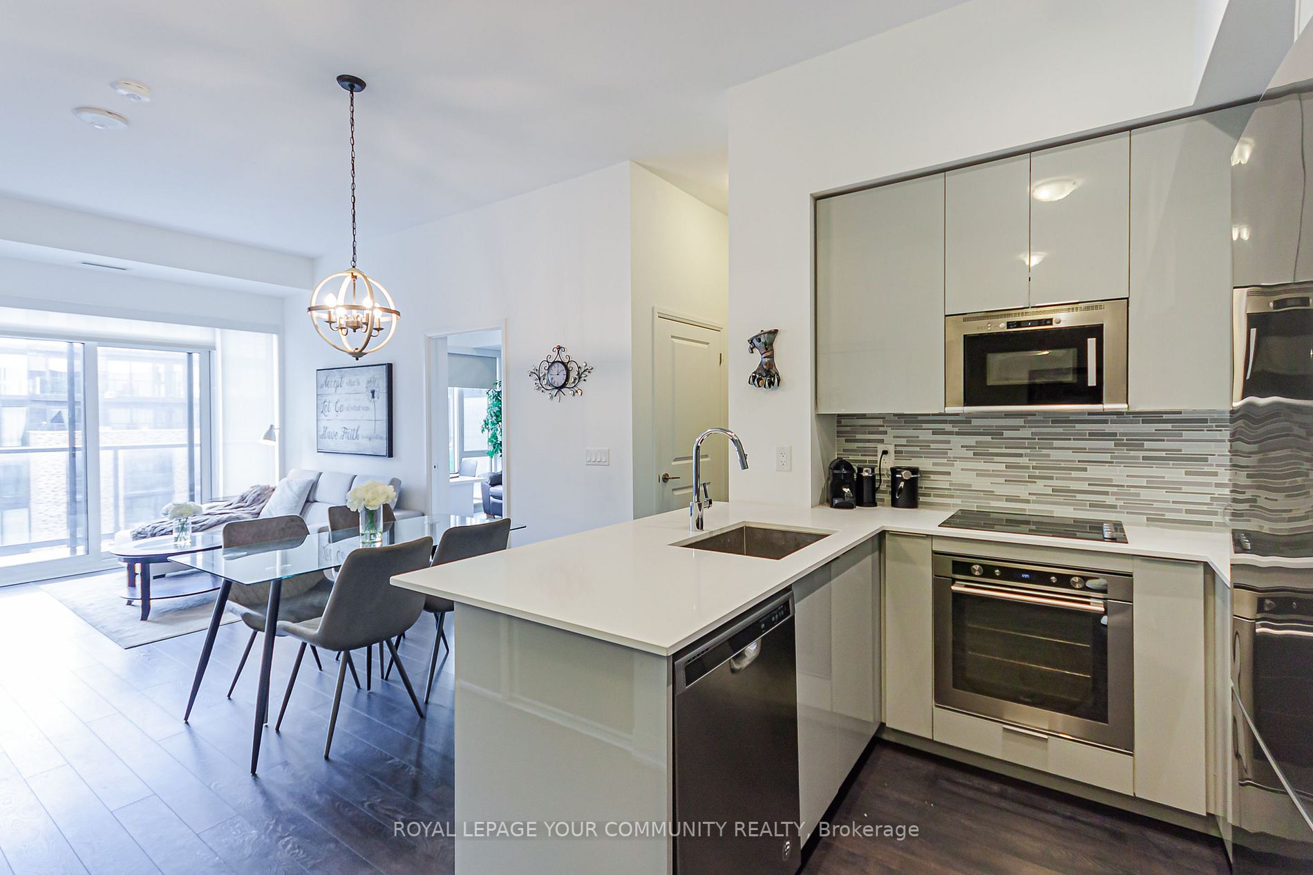 99 Eagle Rock Way N, #825