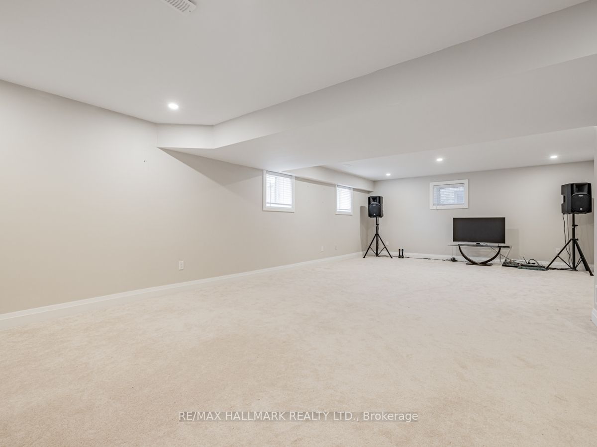 1538 Farrow Crescent