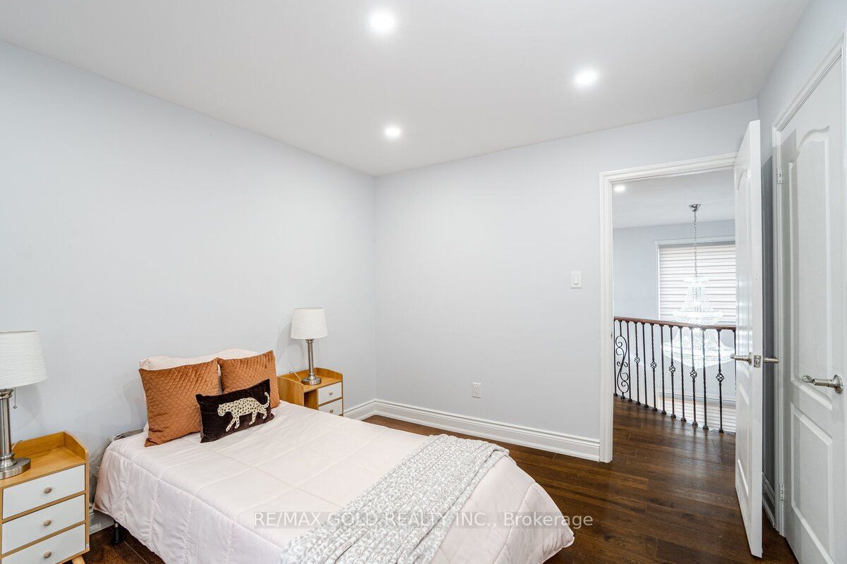 28 Brandon Gate Dr