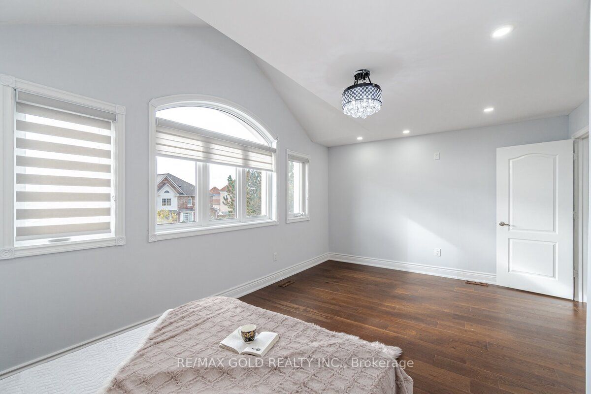 28 Brandon Gate Dr