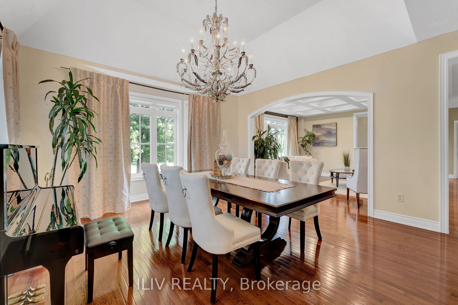 41 Country Club Cres