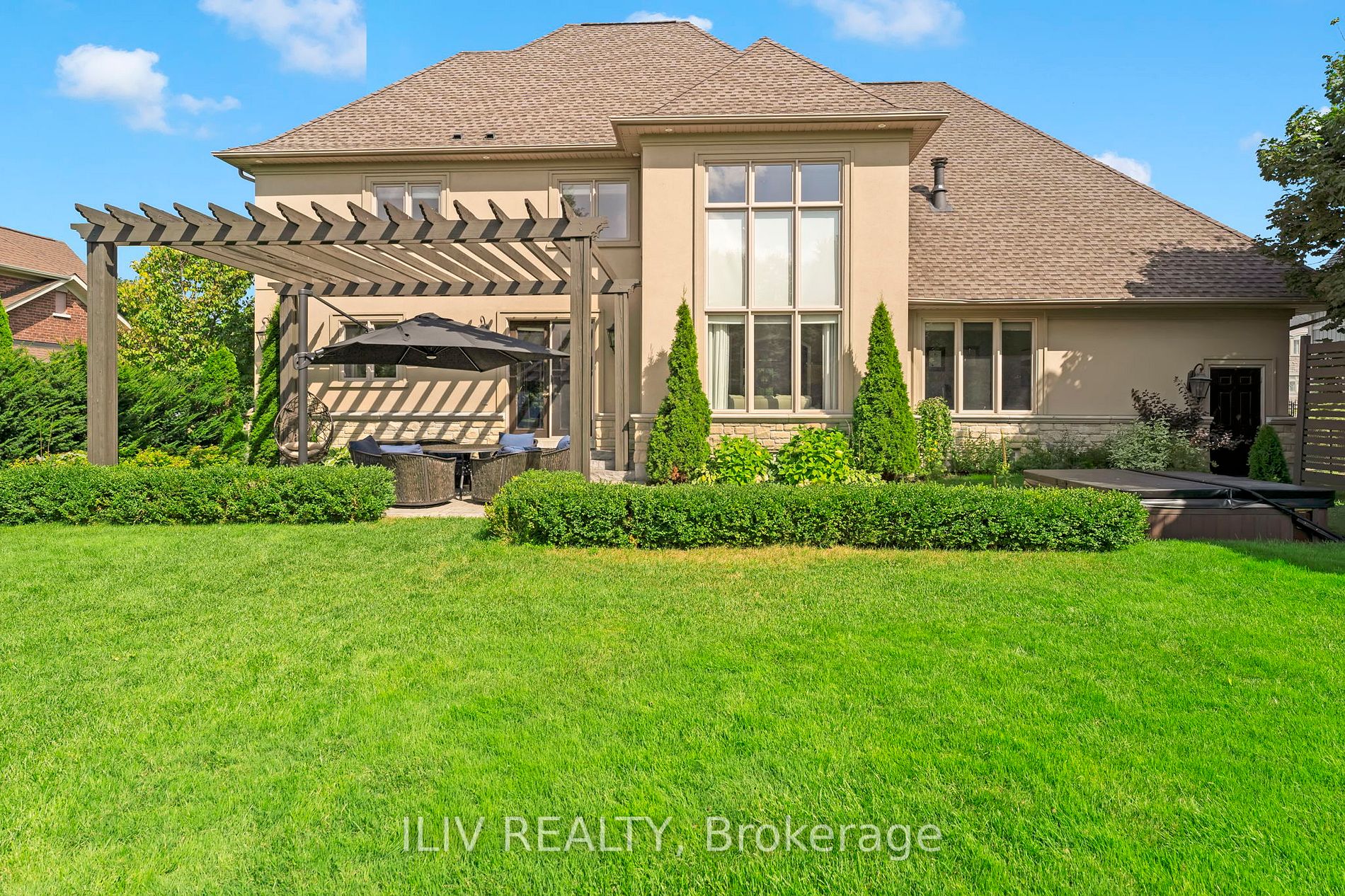 41 Country Club Cres