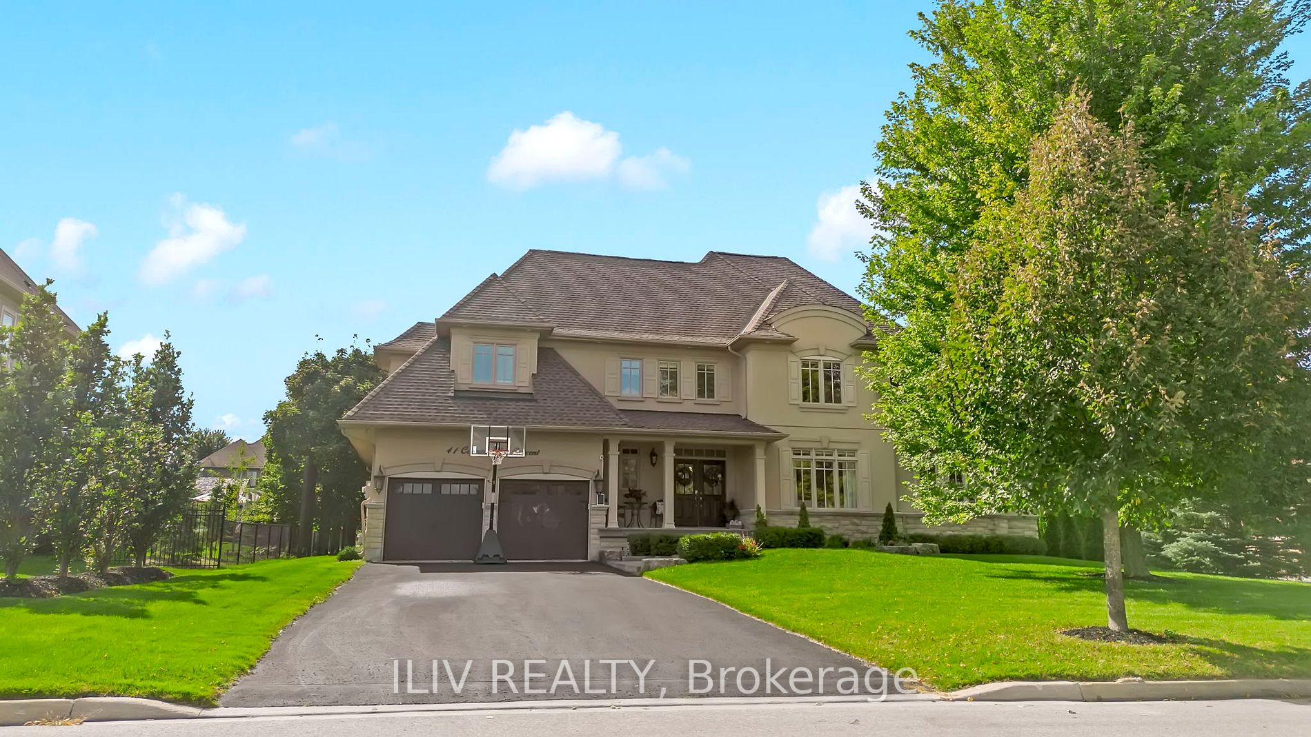 41 Country Club Cres
