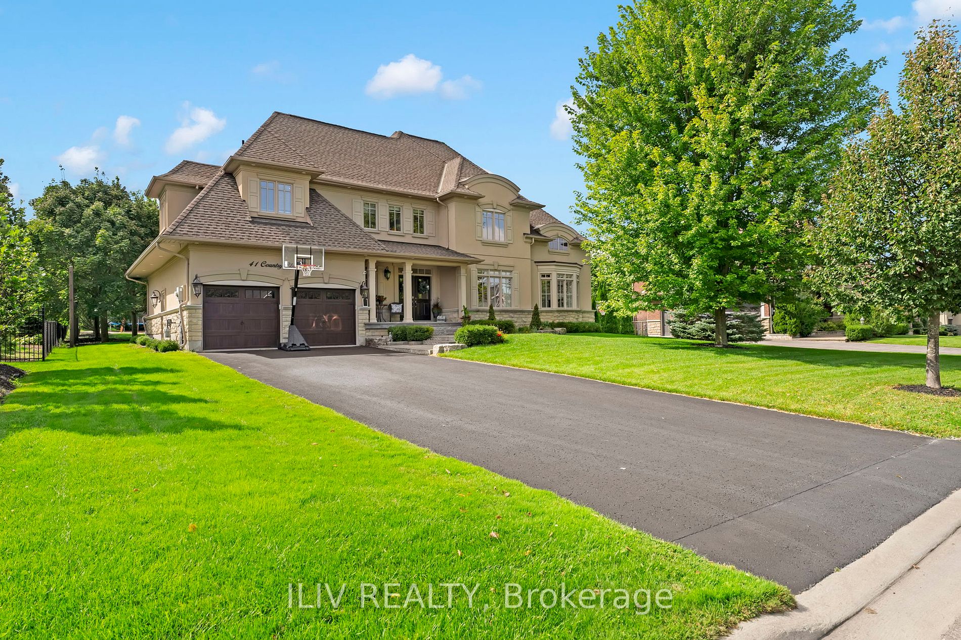 41 Country Club Cres