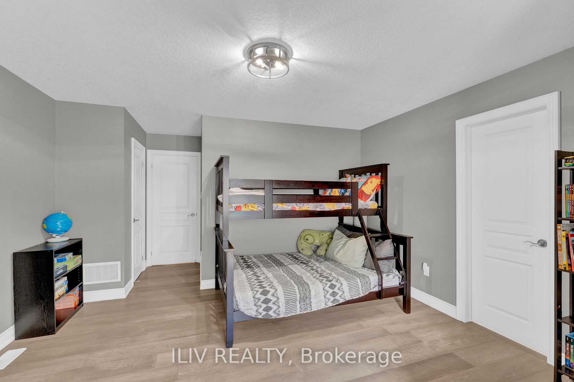41 Country Club Cres