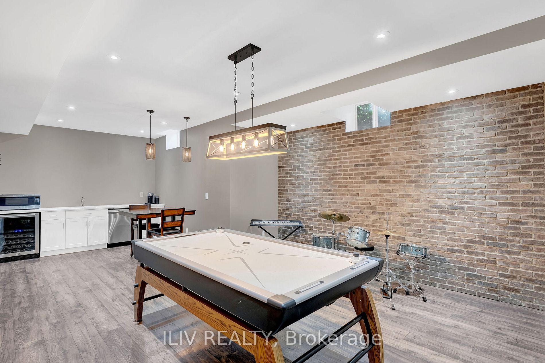 41 Country Club Cres