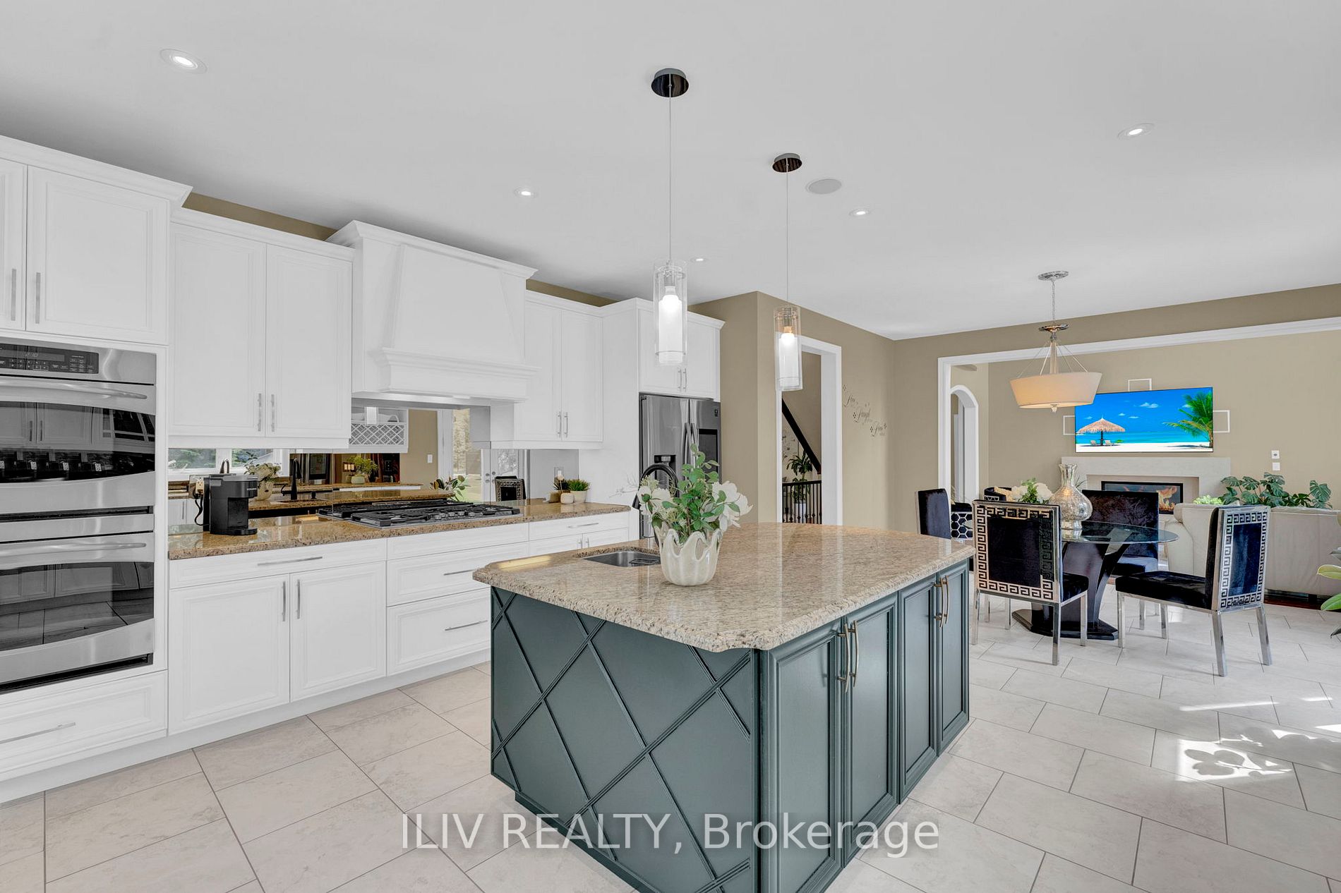 41 Country Club Cres